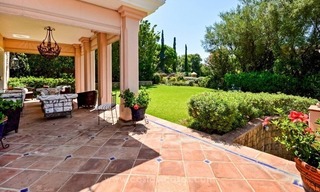 Bonita villa en venta, primera línea de golf, en Marbella Este 5