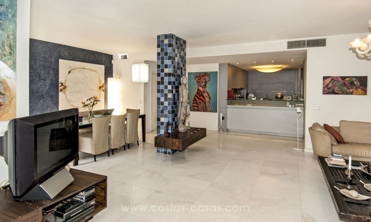 Amplio apartamento en planta baja en venta en La Milla de Oro, Marbella 7