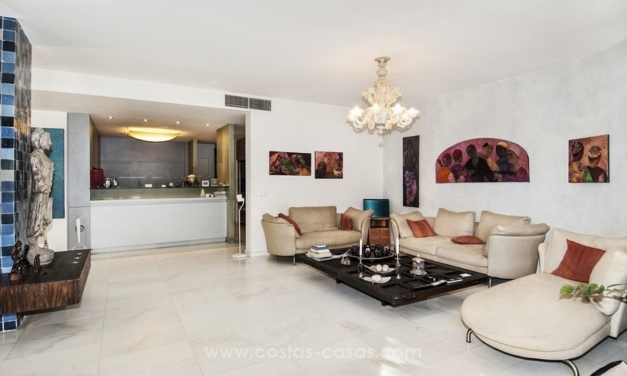 Amplio apartamento en planta baja en venta en La Milla de Oro, Marbella 8