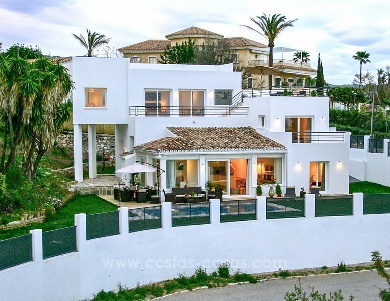 Villa de estilo moderno, con excelentes vistas panorámicas al mar en Marbella