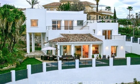 Villa de estilo moderno, con excelentes vistas panorámicas al mar en Marbella 
