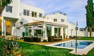 Villa de estilo moderno, con excelentes vistas panorámicas al mar en Marbella 1