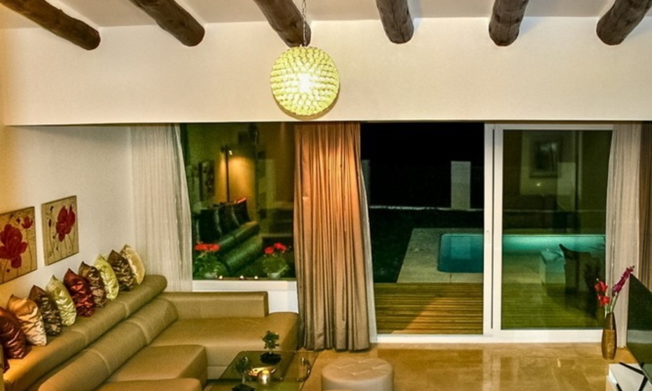 Villa de estilo moderno, con excelentes vistas panorámicas al mar en Marbella 21