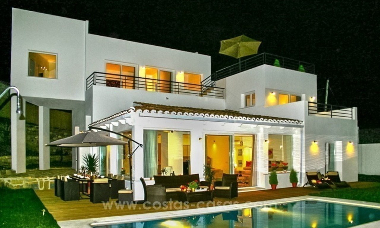Villa de estilo moderno, con excelentes vistas panorámicas al mar en Marbella 22