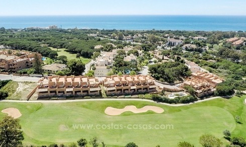 Ganga! Adosadas en primera línea de golf en venta en Cabopino, Marbella 
