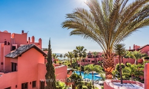 Precioso ático en primera línea de playa en venta en la Nueva Milla de Oro, en Estepona 