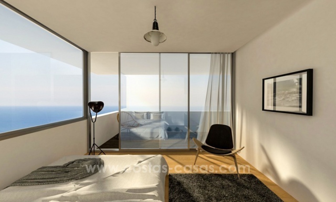 Nueva villa moderna de lujo junto a la playa en venta en Marbella Este 2