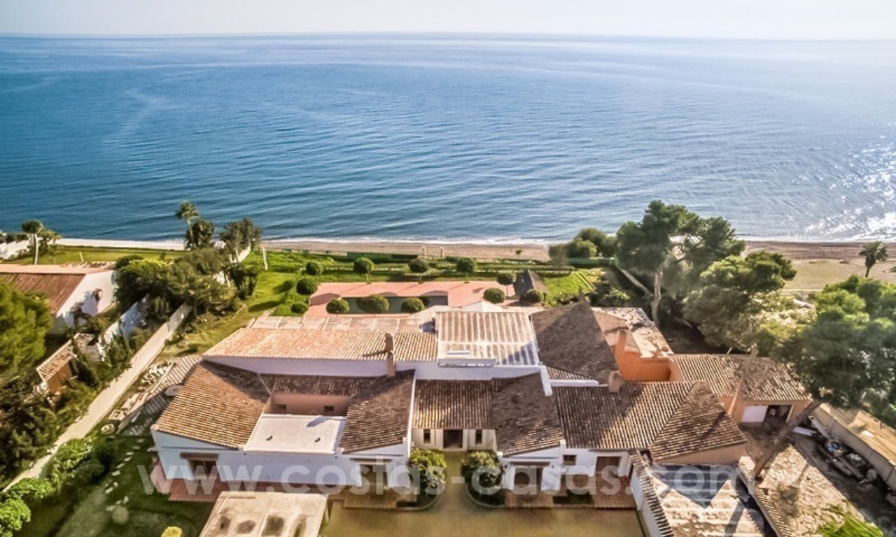 Parcela frente al mar con proyecto de Villa en venta en la Nueva Milla de Oro, Marbella - Estepona 1