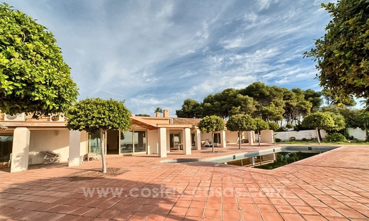 Parcela frente al mar con proyecto de Villa en venta en la Nueva Milla de Oro, Marbella - Estepona 9