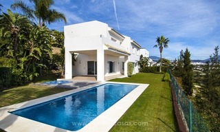 Estupenda villa de estilo moderno situada en primera línea de golf en Marbella – Benahavis con vistas espectaculares al golf, mar y montaña 9