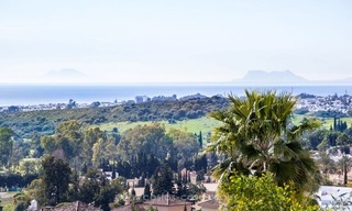 Estupenda villa de estilo moderno situada en primera línea de golf en Marbella – Benahavis con vistas espectaculares al golf, mar y montaña 8