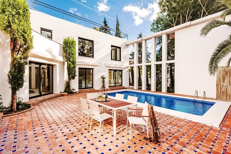 Villa completamente reformada de estilo contemporáneo en venta en Nueva Andalucía, Marbella