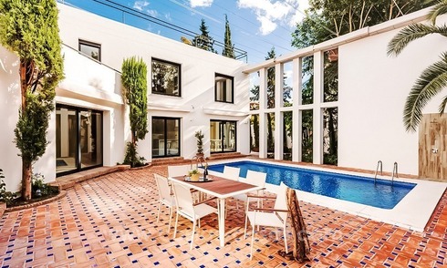 Villa completamente reformada de estilo contemporáneo en venta en Nueva Andalucía, Marbella 