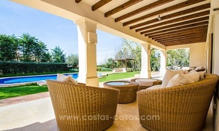 Villa moderna de lujo de estilo andaluz a la venta en la Milla de Oro, Marbella 34