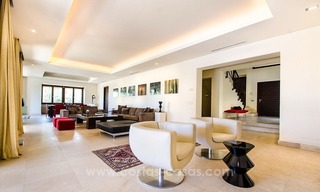 Villa moderna de lujo de estilo andaluz a la venta en la Milla de Oro, Marbella 6
