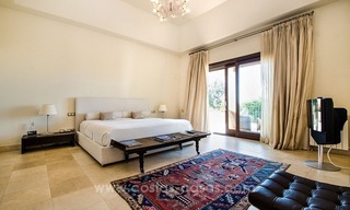 Villa moderna de lujo de estilo andaluz a la venta en la Milla de Oro, Marbella 27