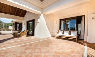 Villa moderna de lujo de estilo andaluz a la venta en la Milla de Oro, Marbella 33