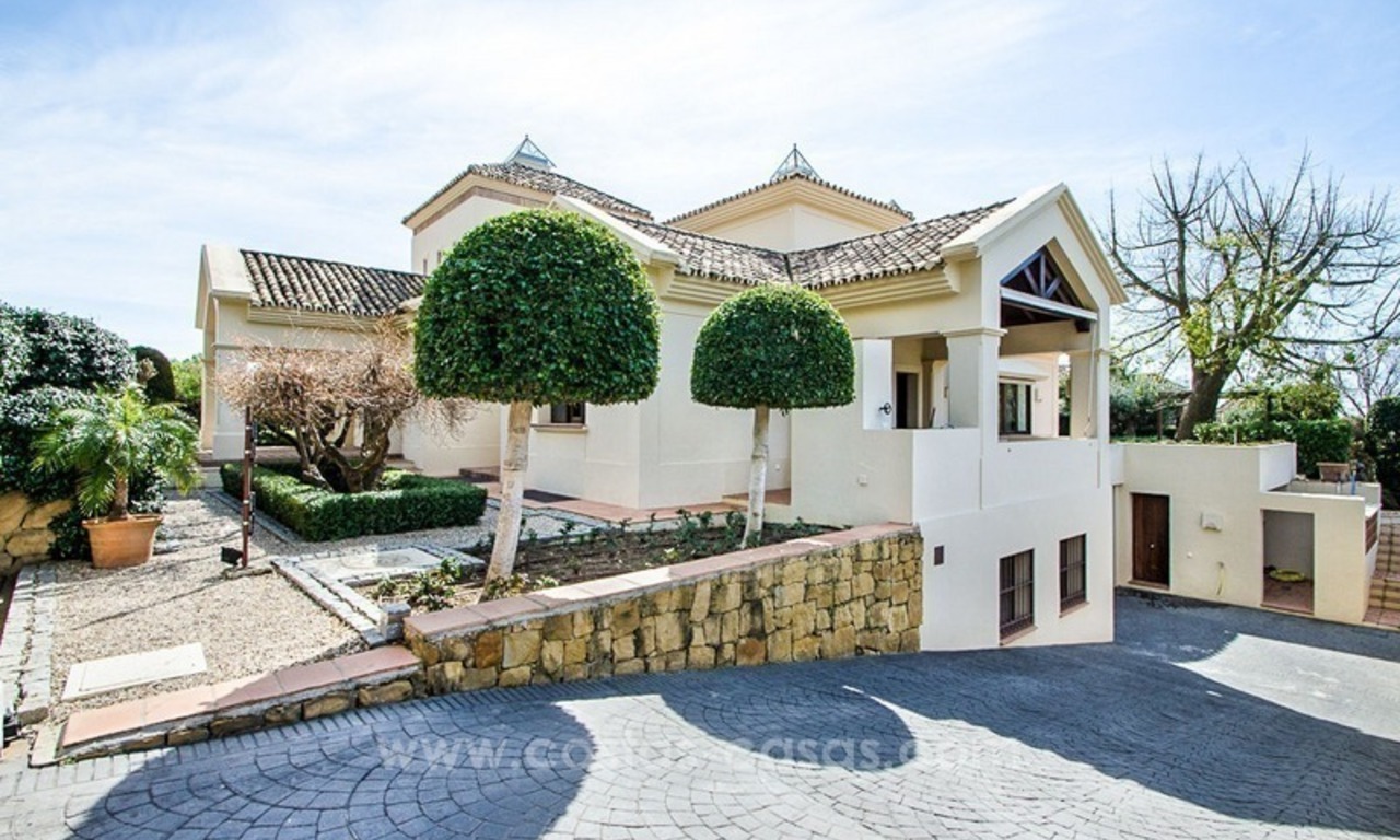 Villa moderna de lujo de estilo andaluz a la venta en la Milla de Oro, Marbella 3