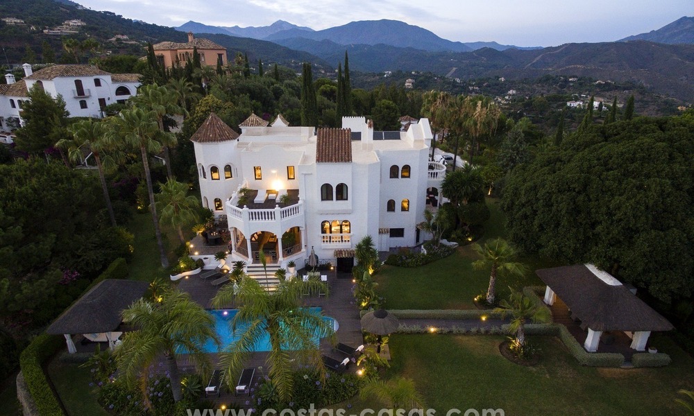 Marbella - Benahavis en venta: Increíbles vistas panorámicas al mar y Villa totalmente reformada 430