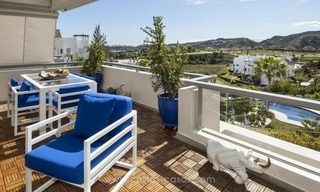 En venta en Marbella - Benahavís: Lujoso apartamento de estilo moderno en golf resort 10