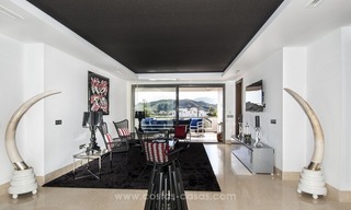 En venta en Marbella - Benahavís: Lujoso apartamento de estilo moderno en golf resort 16