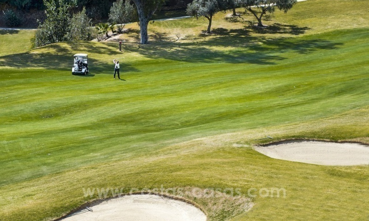 Villa de lujo en primera línea de golf en venta en Nueva Andalucía, Marbella 6