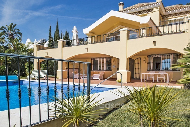 Villa de lujo en primera línea de golf en venta en Nueva Andalucía, Marbella