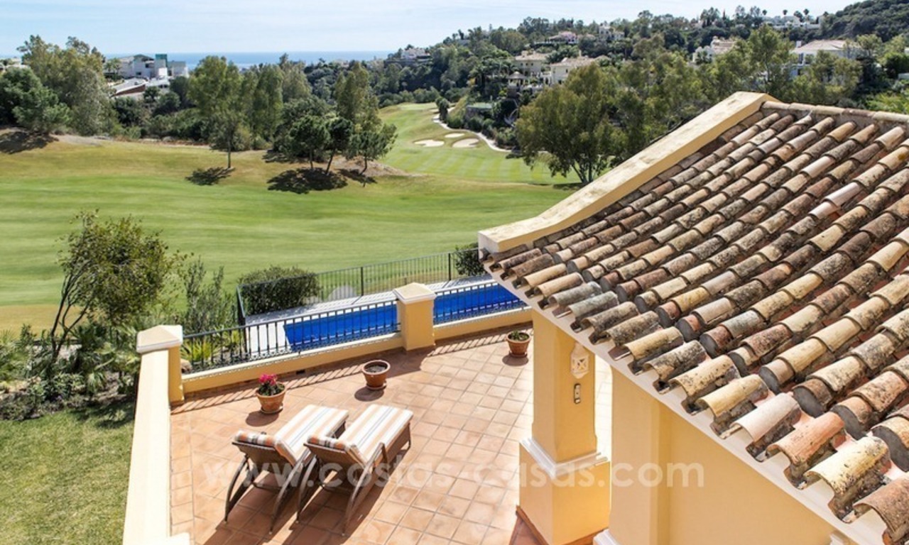 Villa de lujo en primera línea de golf en venta en Nueva Andalucía, Marbella 1