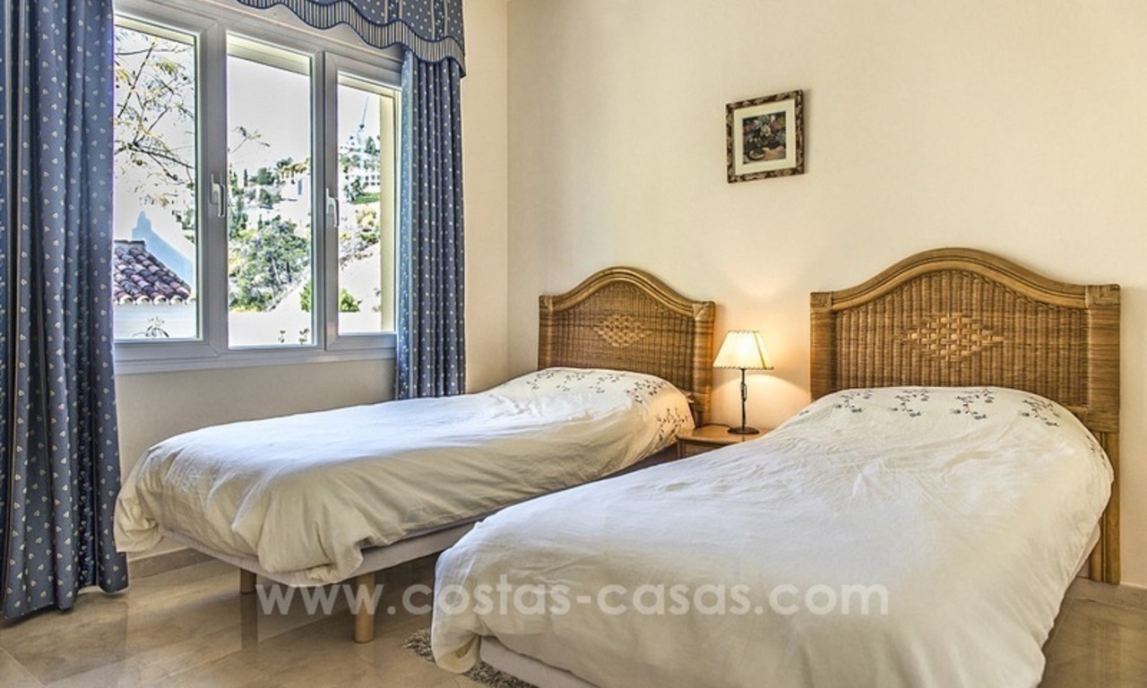 Villa de lujo en primera línea de golf en venta en Nueva Andalucía, Marbella 26