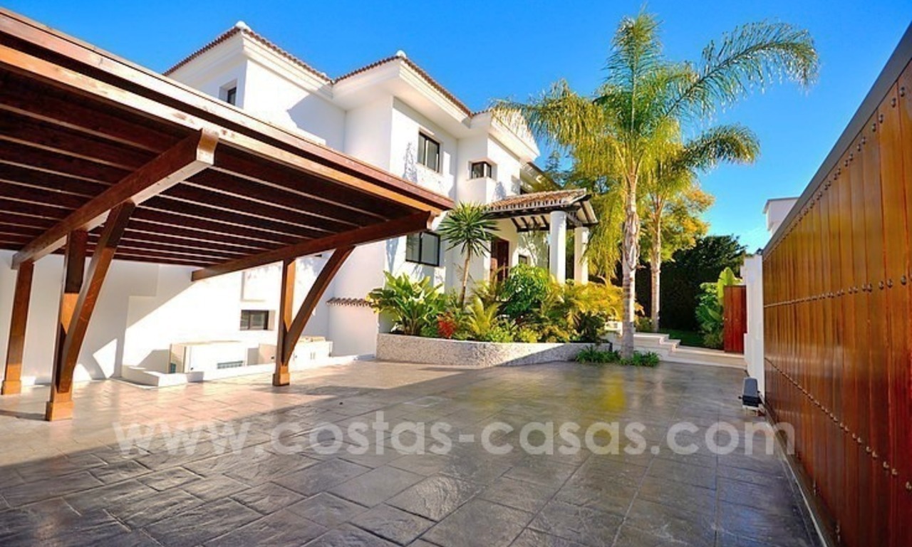 Villa contemporánea en primera línea de golf en venta en Nueva Andalucía - Marbella 4