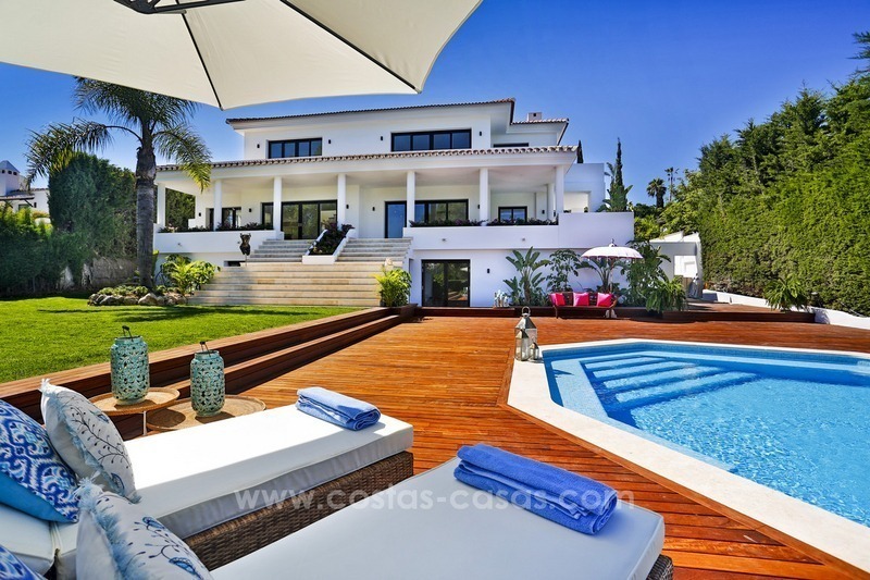 Villa contemporánea en primera línea de golf en venta en Nueva Andalucía - Marbella