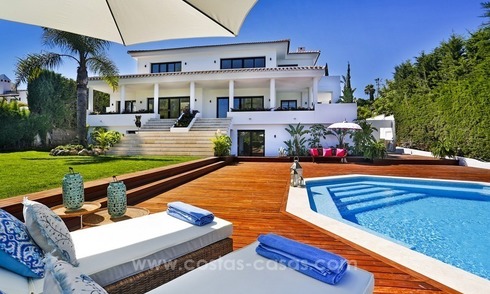 Villa contemporánea en primera línea de golf en venta en Nueva Andalucía - Marbella 