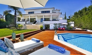 Villa contemporánea en primera línea de golf en venta en Nueva Andalucía - Marbella 0