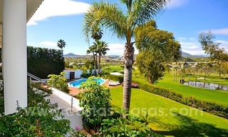 Villa contemporánea en primera línea de golf en venta en Nueva Andalucía - Marbella 3