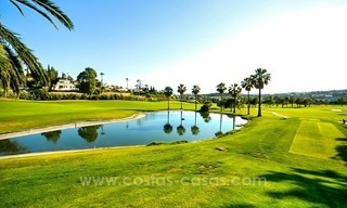 Villa contemporánea en primera línea de golf en venta en Nueva Andalucía - Marbella 30