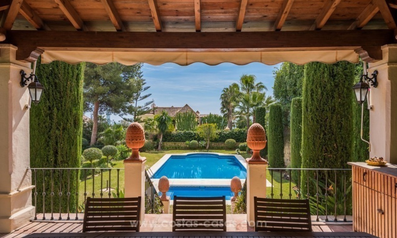 Elegante villa de lujo de estilo tradicional en venta en Sierra Blanca, la Milla de Oro, Marbella 4