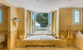 Elegante villa de lujo de estilo tradicional en venta en Sierra Blanca, la Milla de Oro, Marbella 13