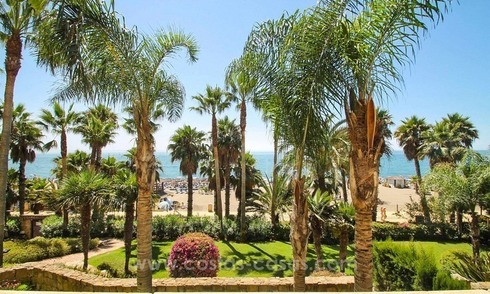 Apartamento frente al mar en venta, primera línea de la Milla de Oro - Marbella 