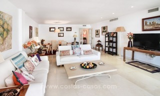 Apartamento frente al mar en venta, primera línea de la Milla de Oro - Marbella 9