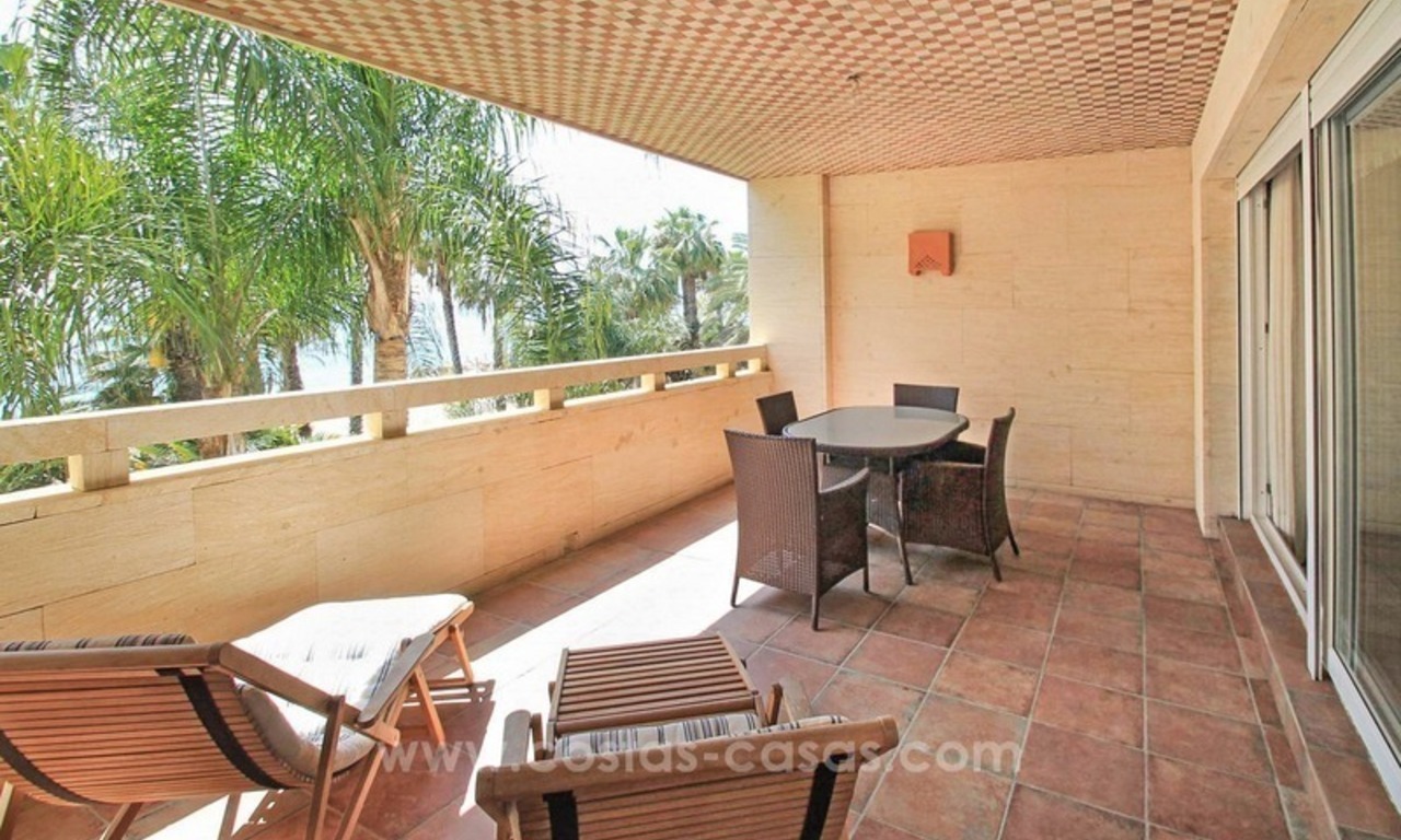 Apartamento frente al mar en venta, primera línea de la Milla de Oro - Marbella 7