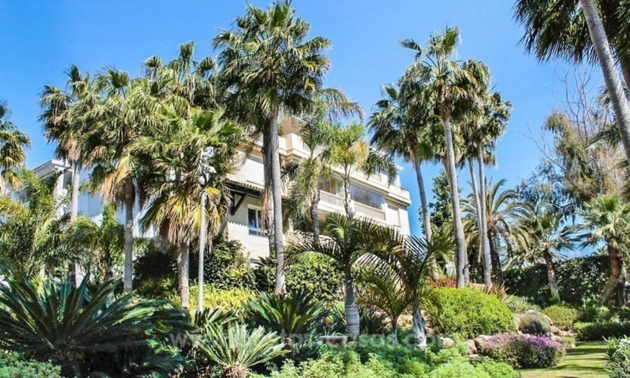 Apartamento frente al mar en venta, primera línea de la Milla de Oro - Marbella 3