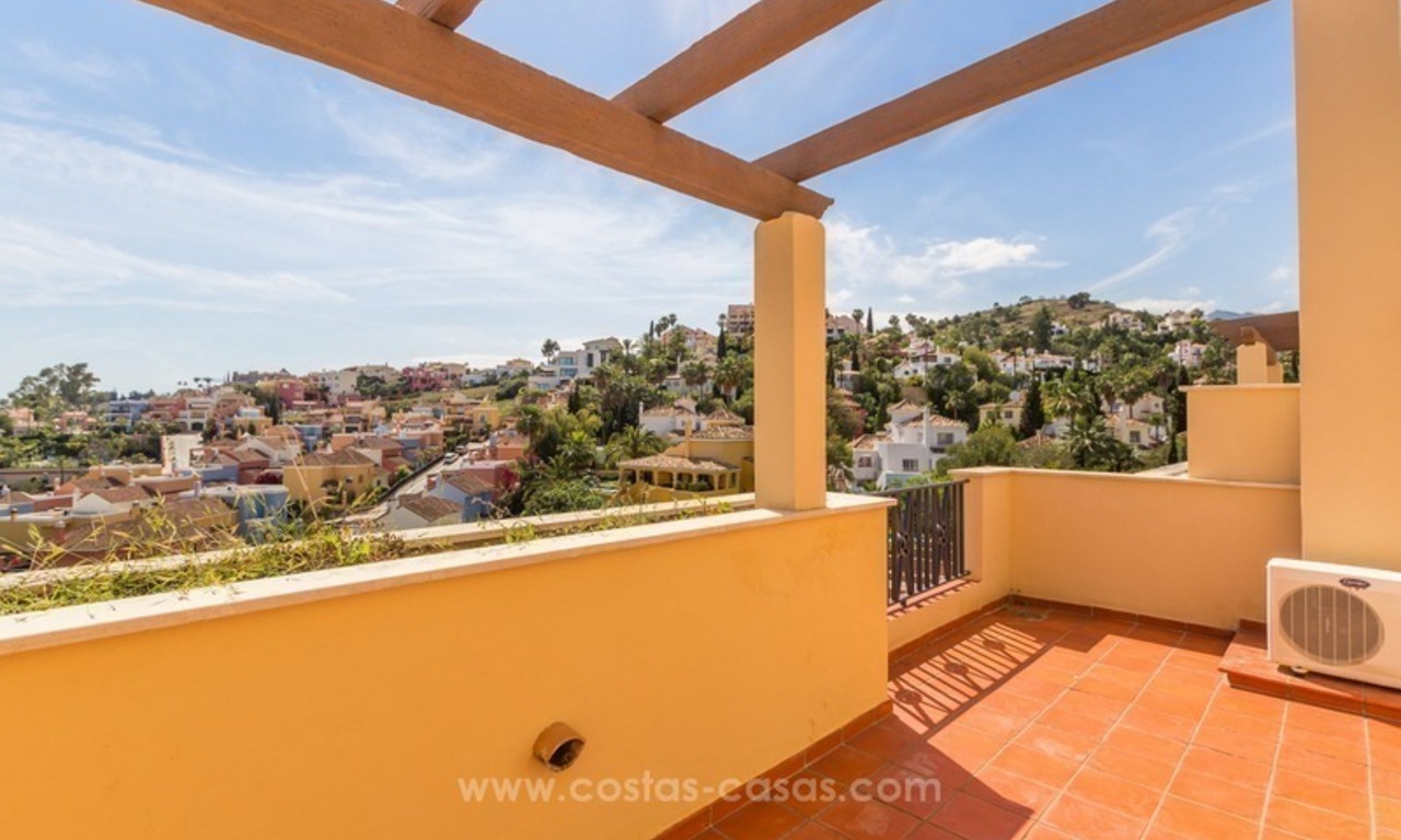 Áticos y apartamentos en venta en Nueva Andalucía, Marbella 1