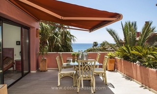 Ático apartamento de lujo frente al mar en venta en la Nueva Milla de Oro, entre Marbella y Estepona 9