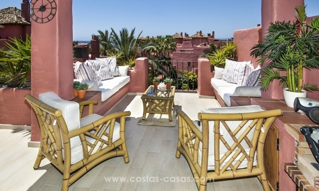Ático apartamento de lujo frente al mar en venta en la Nueva Milla de Oro, entre Marbella y Estepona 4
