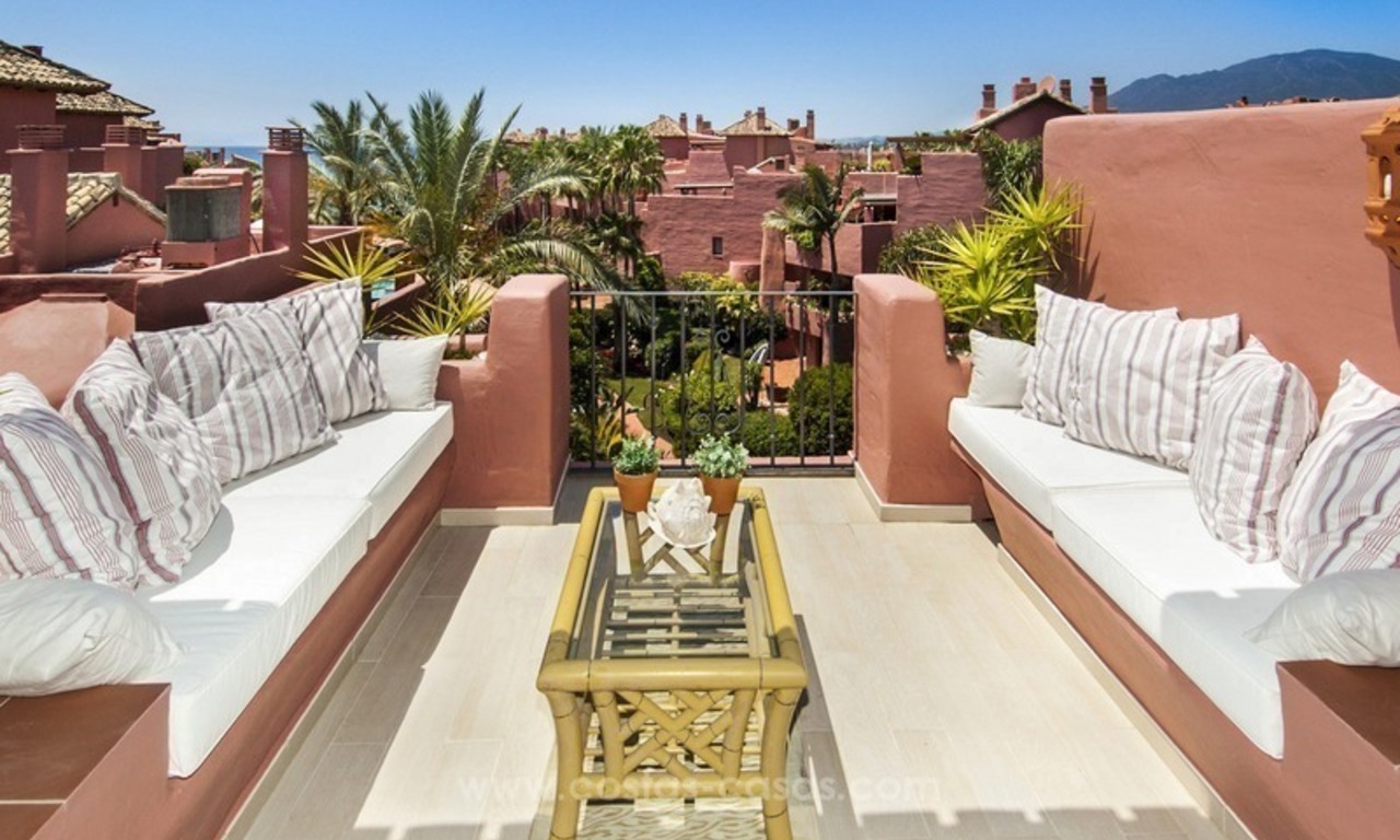 Ático apartamento de lujo frente al mar en venta en la Nueva Milla de Oro, entre Marbella y Estepona 3