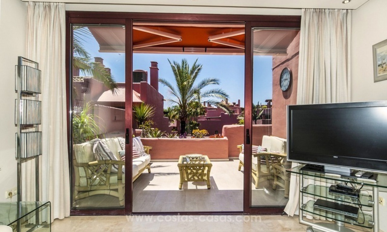 Ático apartamento de lujo frente al mar en venta en la Nueva Milla de Oro, entre Marbella y Estepona 24