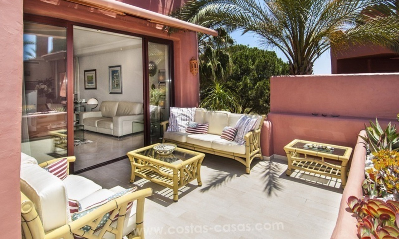 Ático apartamento de lujo frente al mar en venta en la Nueva Milla de Oro, entre Marbella y Estepona 26