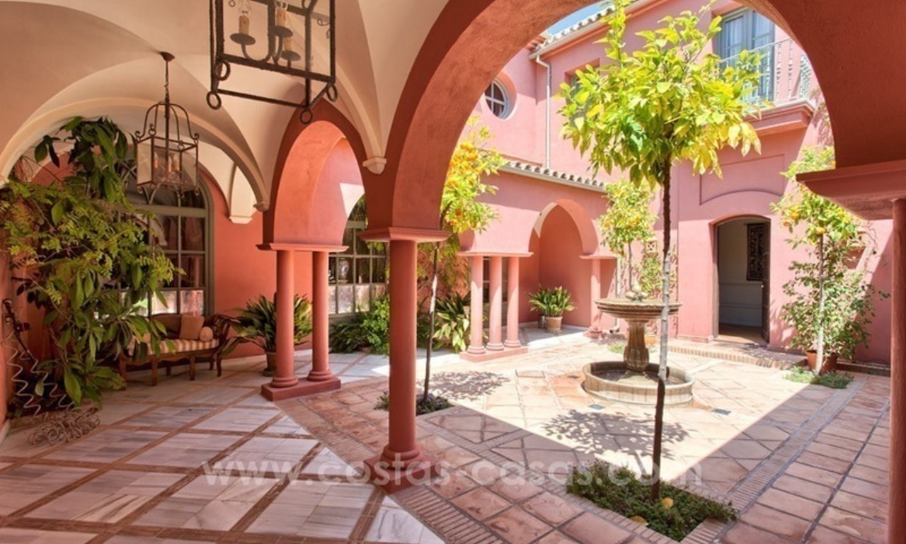 Villa encantadora y renovada en venta en Hacienda Las Chapas - Marbella 4