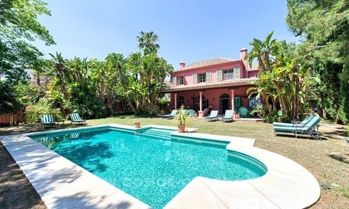 Villa encantadora y renovada en venta en Hacienda Las Chapas - Marbella 