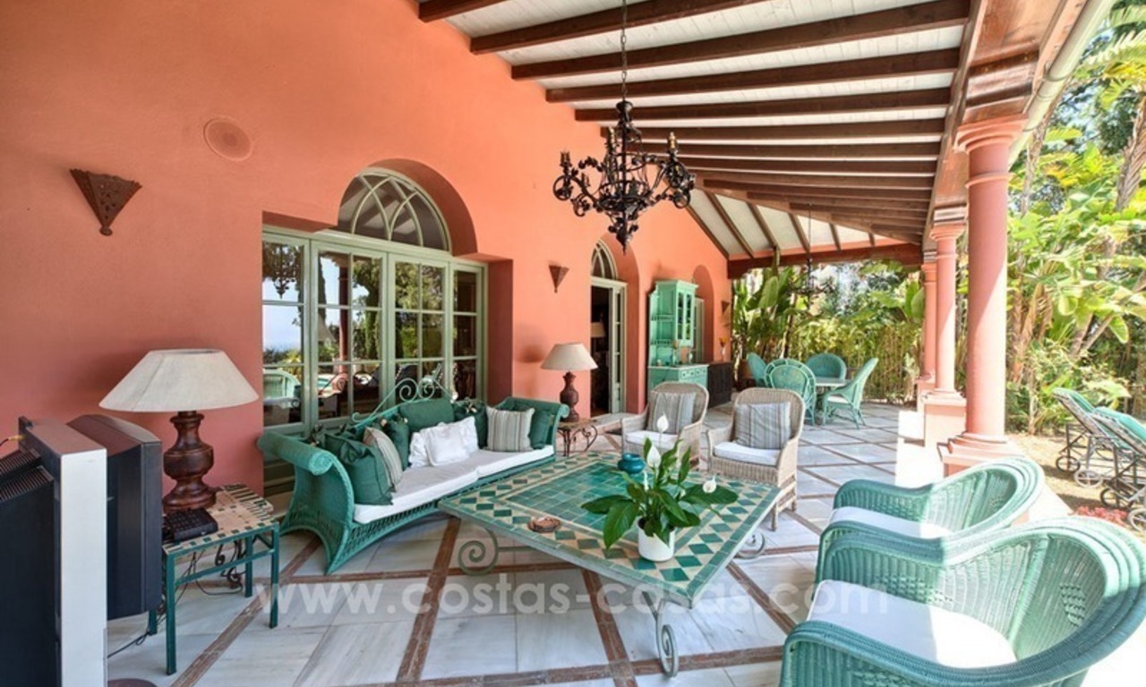 Villa encantadora y renovada en venta en Hacienda Las Chapas - Marbella 8
